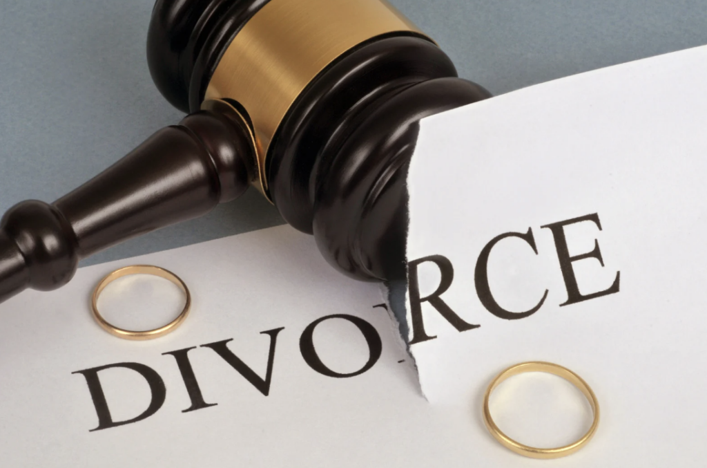 Navigating the Emotional Complexity of Selling Your Olathe Home During a Divorce